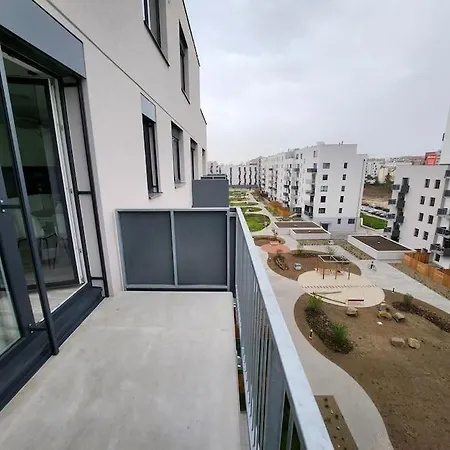 Modern Near The Center شقة *